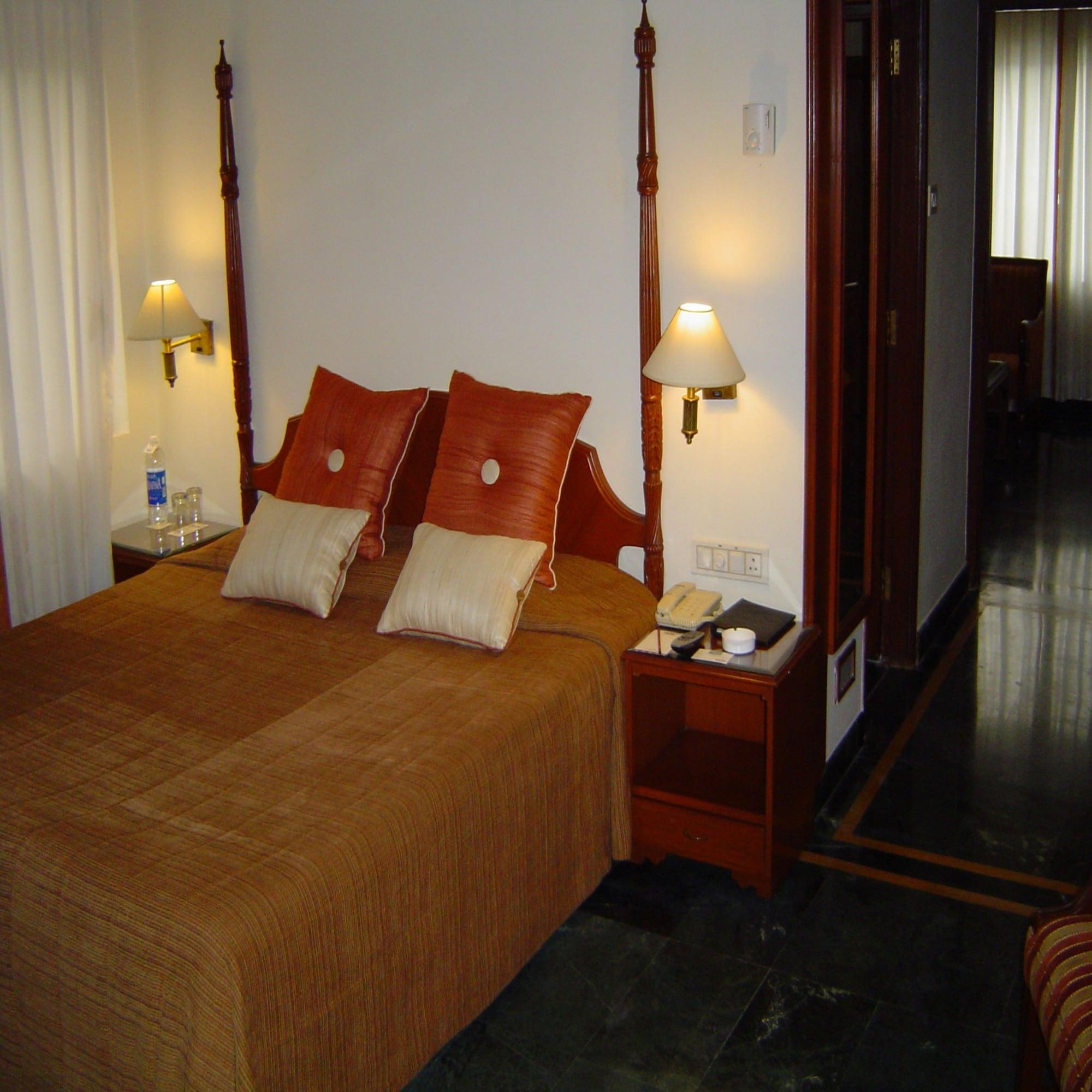 La Place Sarovar Portico Lucknow Extérieur photo