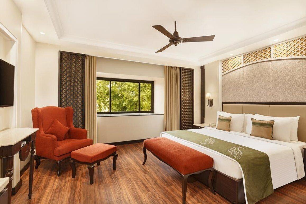 La Place Sarovar Portico Lucknow Extérieur photo
