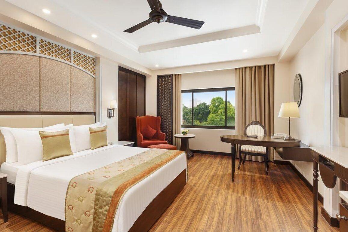 La Place Sarovar Portico Lucknow Extérieur photo
