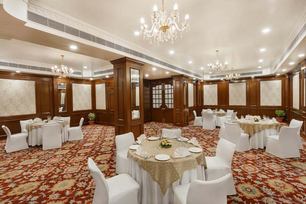 La Place Sarovar Portico Lucknow Extérieur photo