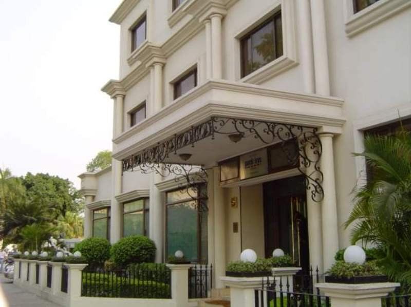 La Place Sarovar Portico Lucknow Extérieur photo
