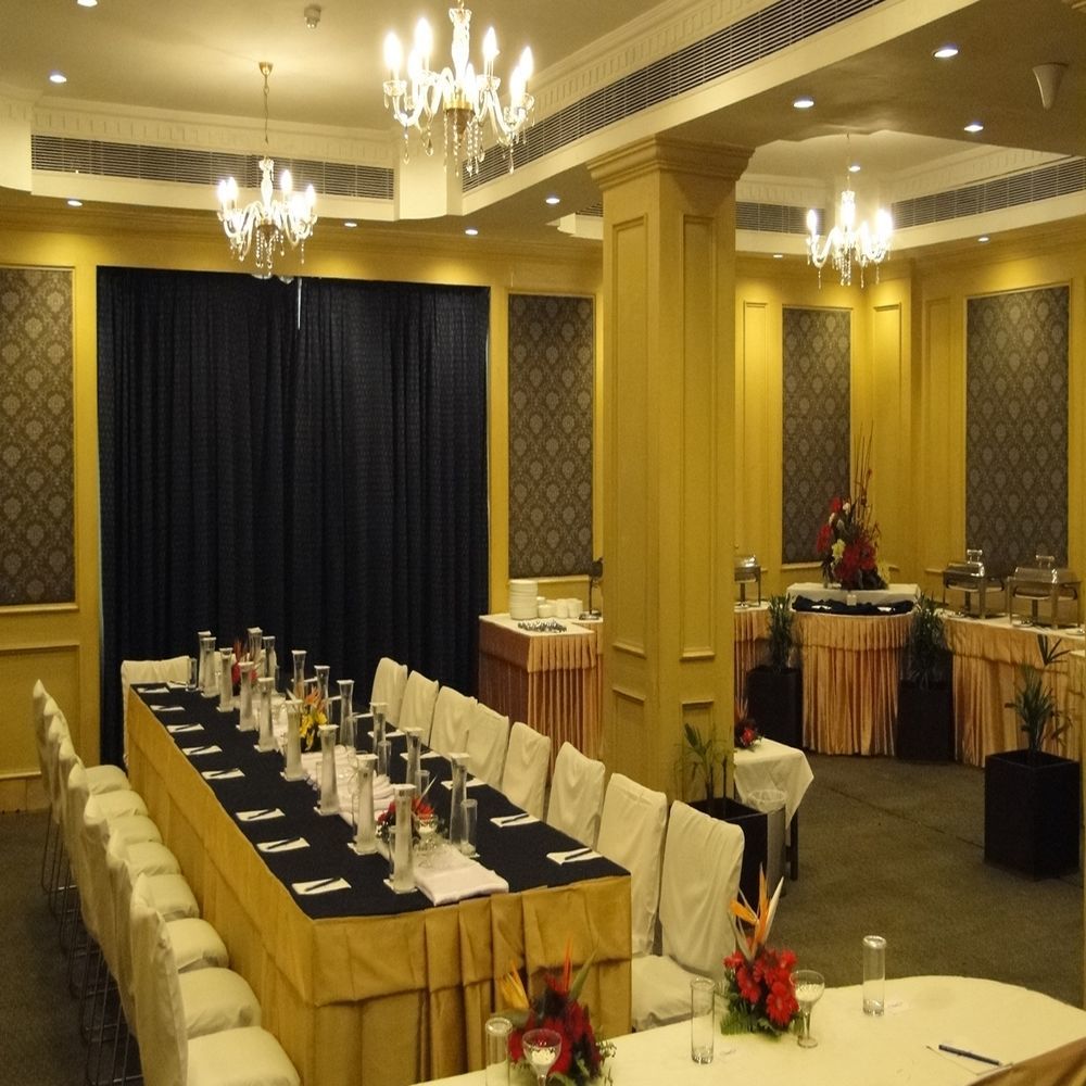 La Place Sarovar Portico Lucknow Extérieur photo