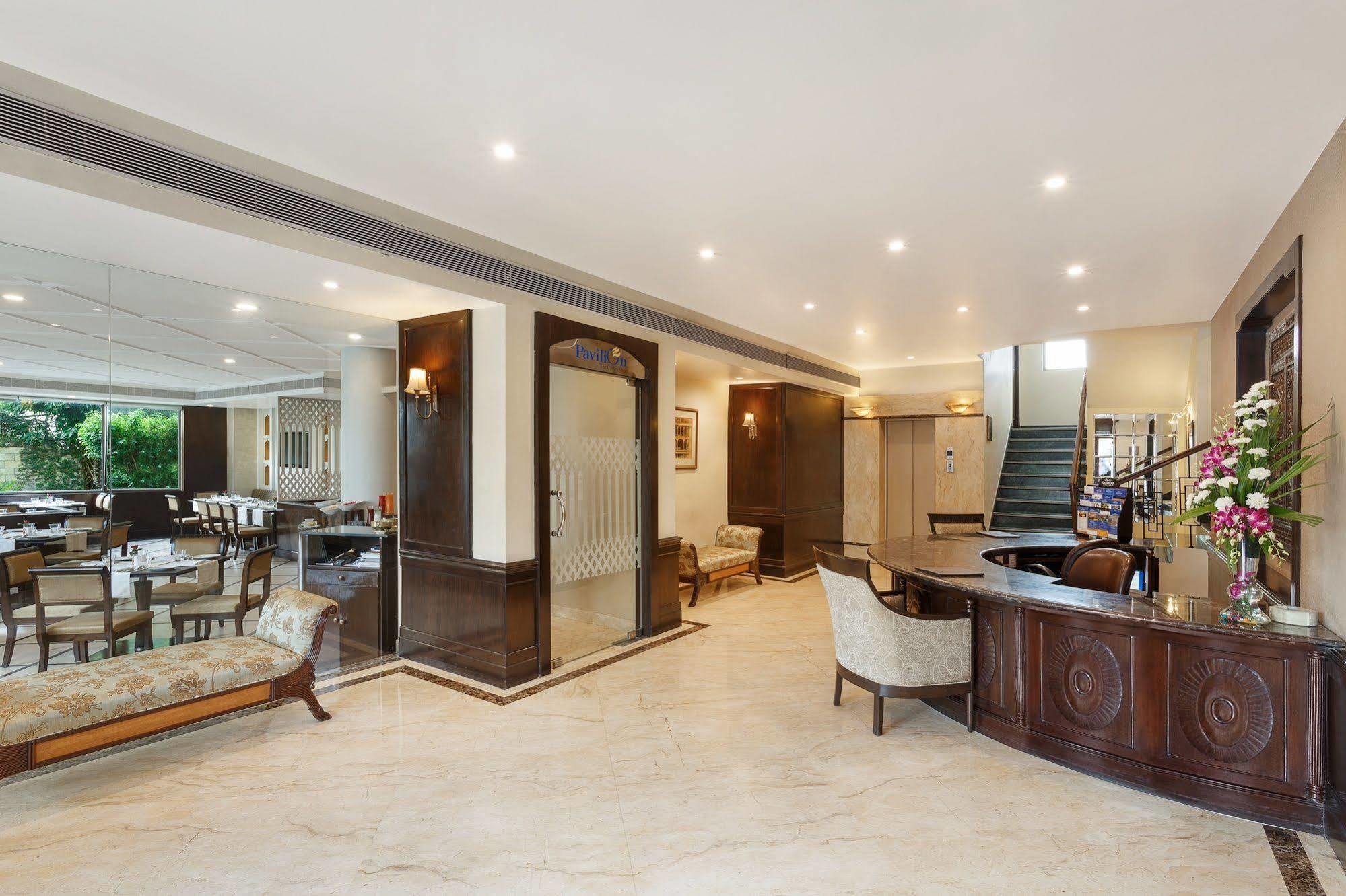 La Place Sarovar Portico Lucknow Extérieur photo