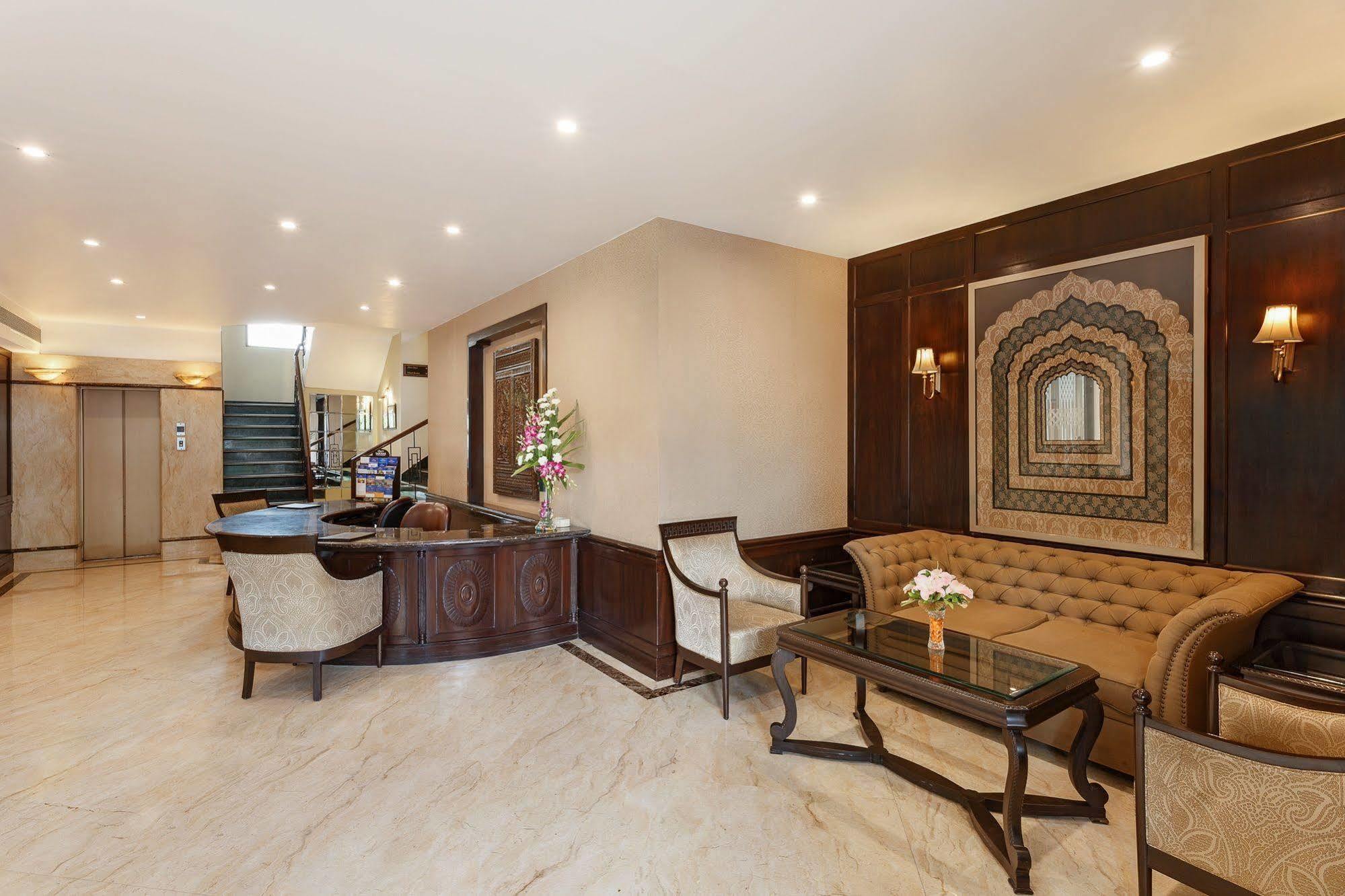 La Place Sarovar Portico Lucknow Extérieur photo