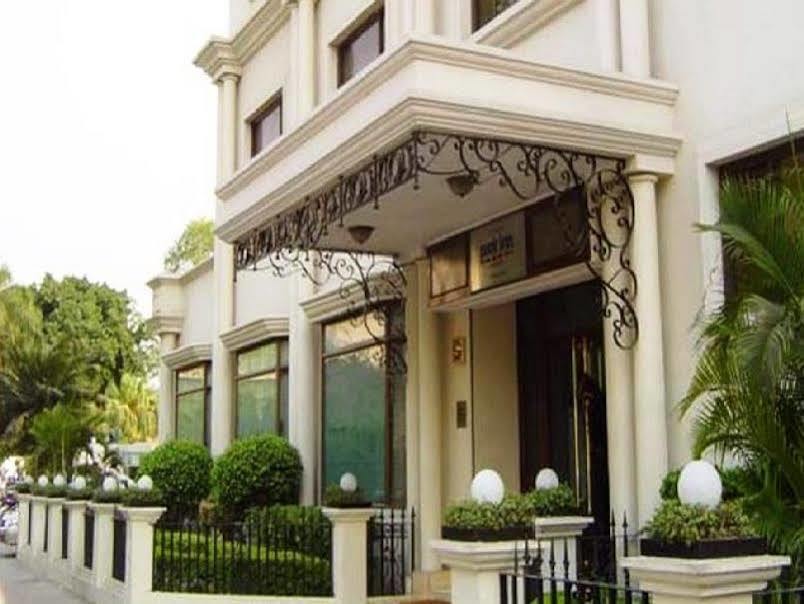 La Place Sarovar Portico Lucknow Extérieur photo